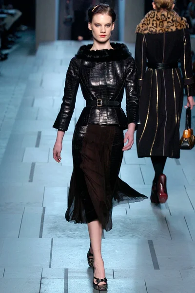 Look 15